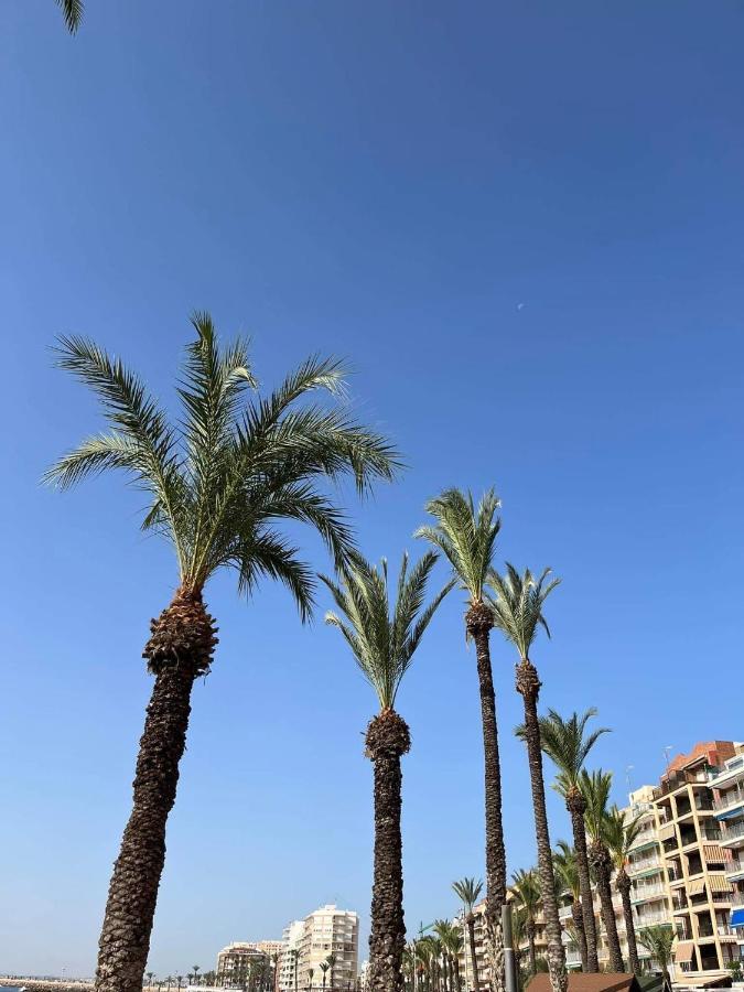 Uroczy Apartament Przy Playa De Los Locos Torrevieja Exteriör bild